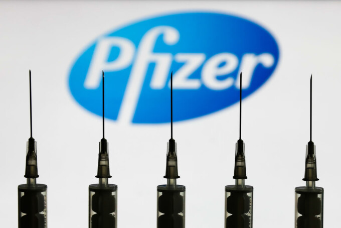 Pfizer studiază siguranţa unei a treia doze de vaccin împotriva noilor tulpini de Covid-19