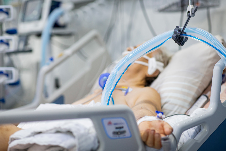 Mărturii șocante din spitalul groazei de la Sibiu: „Doi pacienţi au fost legaţi de mâini şi de picioare”